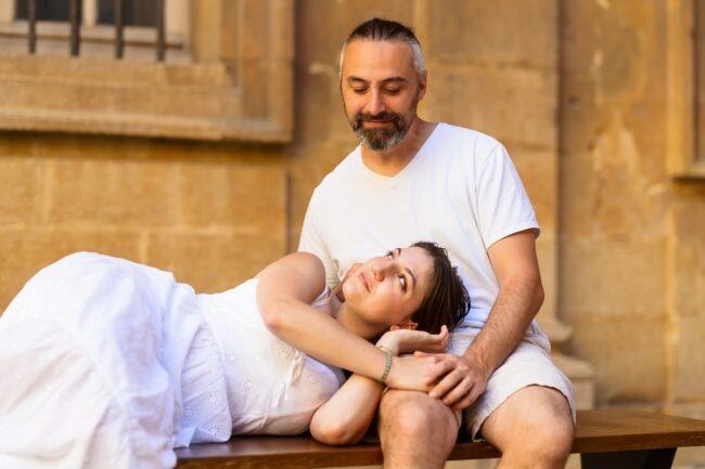 Photo de couple avec vue mer à Carry