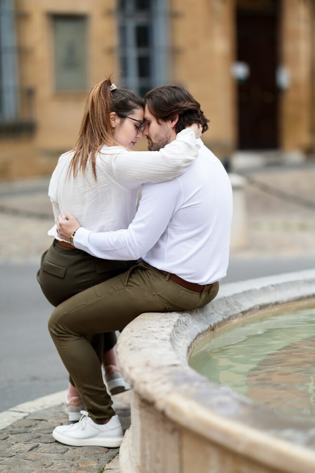 Photographe couple en lumière dorée à Carry-le-Rouet