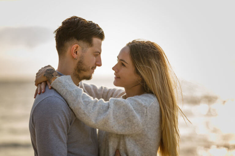 Séance photo couple à la plage Marseille