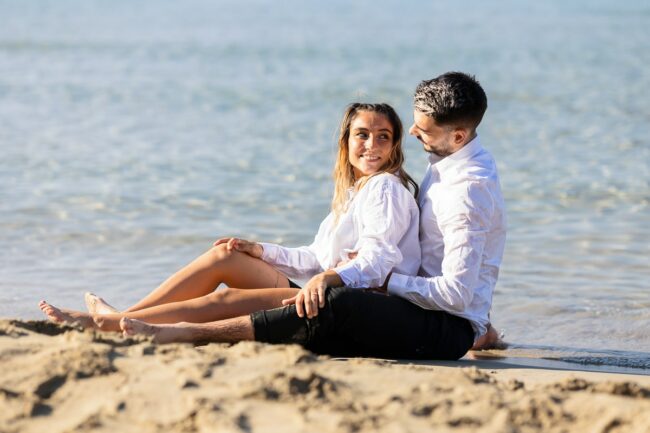 Shooting couple golden hour à Sausset-les-Pins