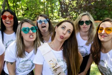 Photographe EVJF complicité et rires à Istres