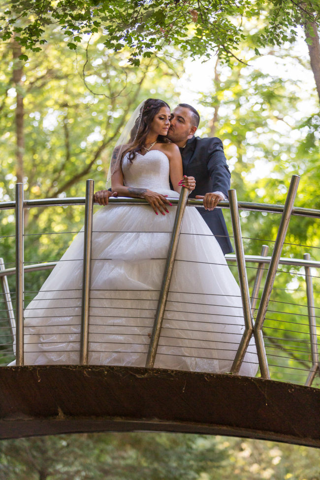 Photographe-de-mariage-Aix-en-Provence-sur-un-pont
