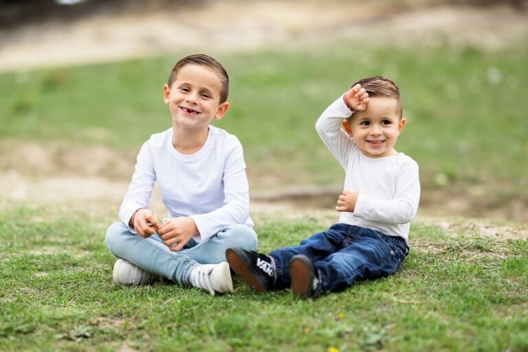 Photographe enfants en bord de mer à Port-de-Bouc