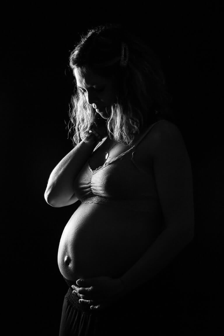 Photographe grossesse Chateauneuf les Martigues en studio photo