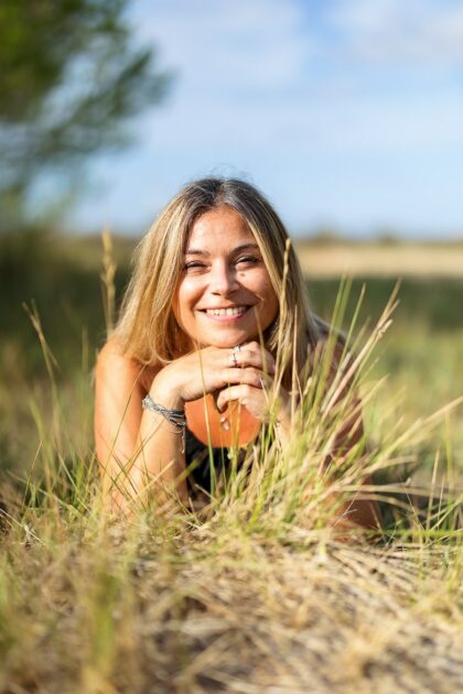 Portrait artistique en bord de mer