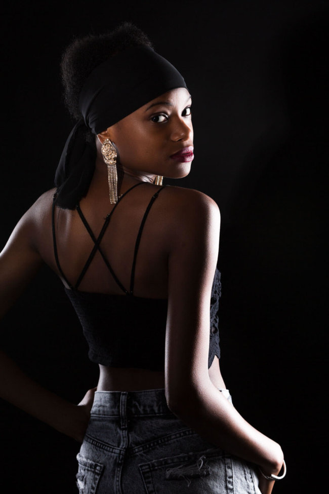 Portrait photo en studio noir et blanc Jessy Murcia photography