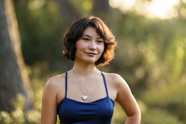 Portrait tendre dans les pins