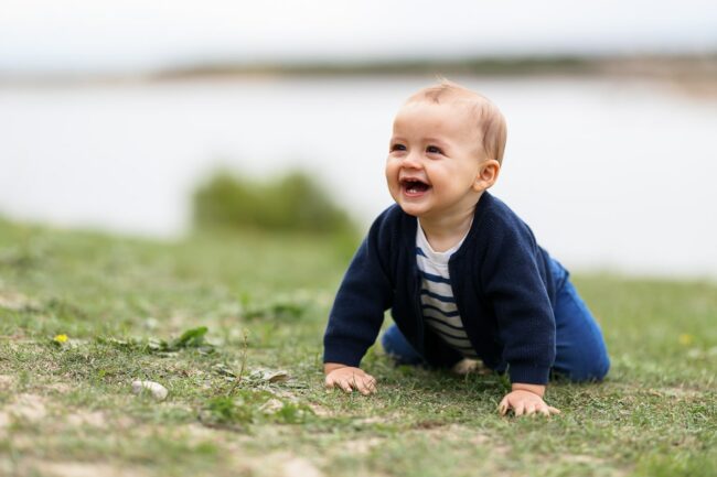 Séance enfant pleine de vie à Martigues