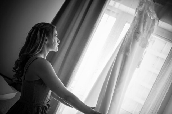 Photographe-de-mariage-marseille-photo-robe-preparatifs