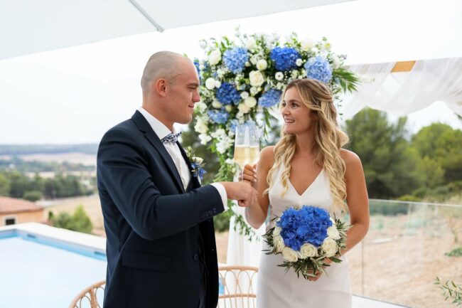 Photo couple cérémonie champêtre Carnoux-en-Provence