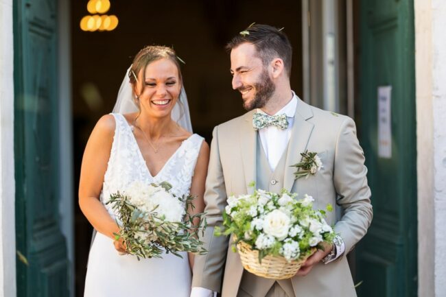 Photo couple devant église Salon-de-Provence