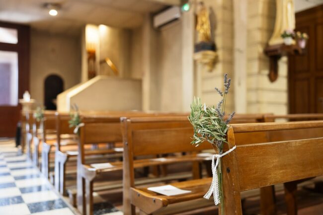 Photo couple sortie d’église Peypin