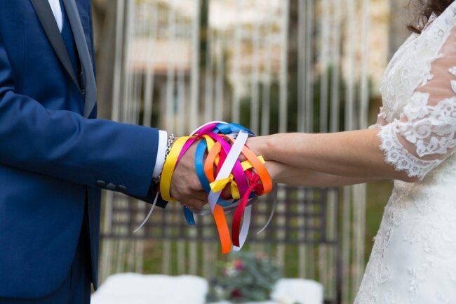 Photographe-de-mariage-Aix-en-Provence-ceremonie-laique-rituel-des-rubans