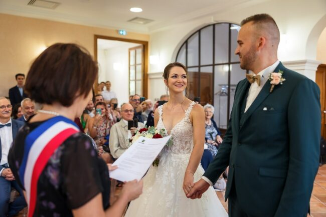 Photographe mariage mairie La Fare-les-Oliviers