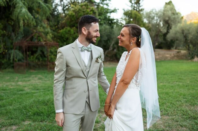 Photographe mariage village provençal Rognes