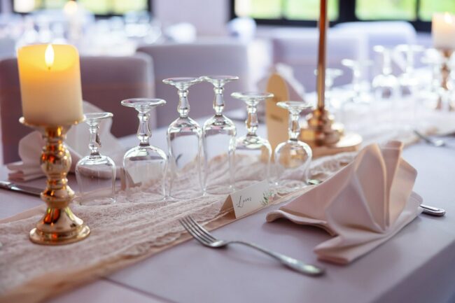 Photo mariage mise en place des tables Carnoux-en-Provence