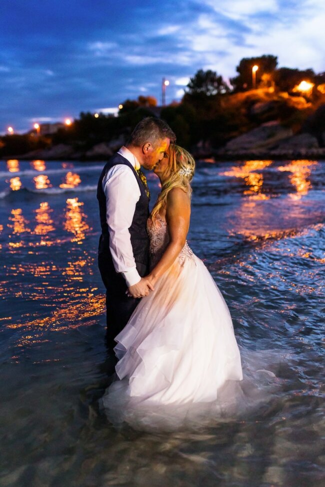 Photo-mariage-seance-trash-the-dress-dans-l-eau