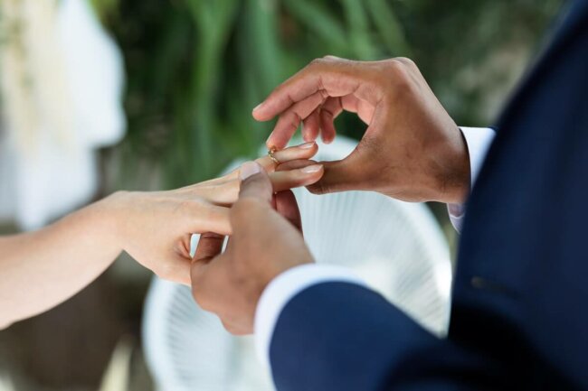 Photographe-de-mariage-Aix-en-Provence-céremonie-bague