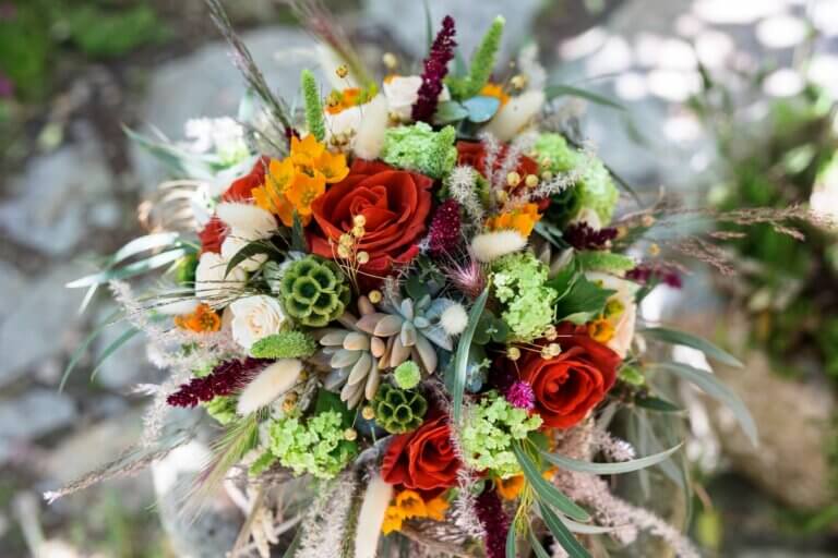 Photographe-de-mariage-Aix-en-Provence-photo-preparatifs-bouquet-de-fleurs
