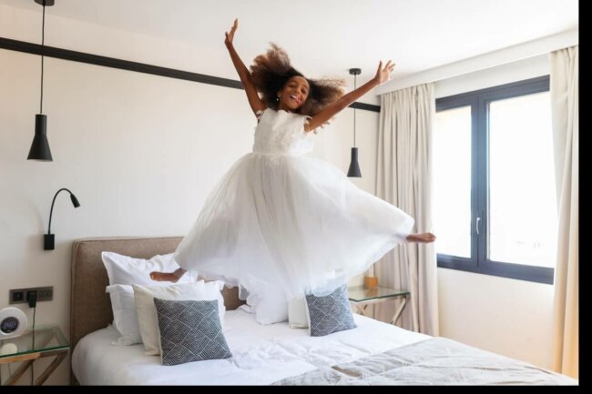 Photographe-de-mariage-Aix-en-Provence-photo-preparatifs-saute-sur-le-lit