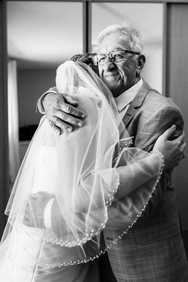 Photographe-de-mariage-Aix-en-Provence-photo-preparatifs-père-et-fille