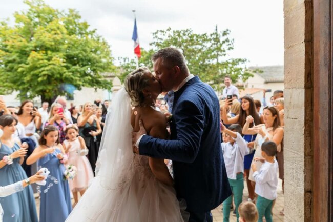 Photographe-mariage-Aix-en Provence-sortie-de-mairie