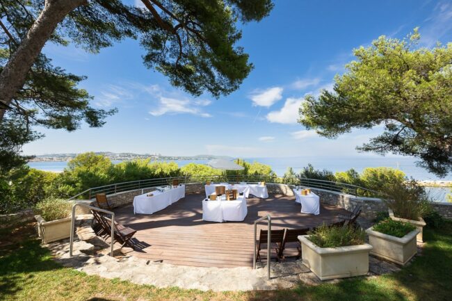 Photographe mariage allée de pétales Cassis