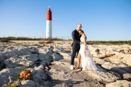 Photographe mariage coucher de soleil plage Carro