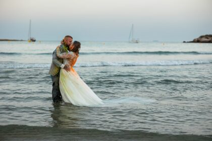 Photographe mariage coucher de soleil plage Côte Bleue