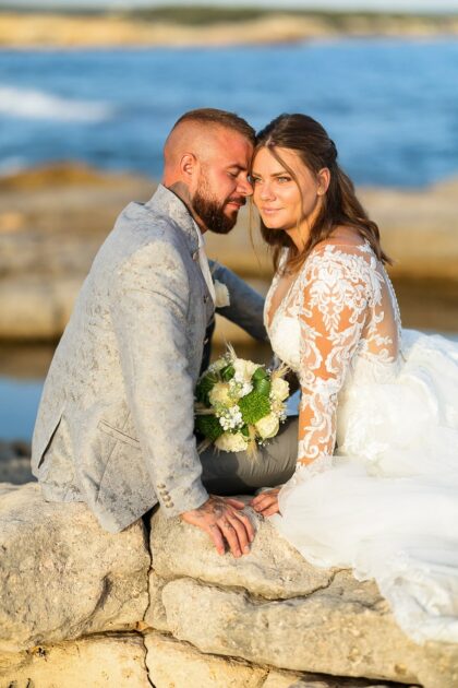 Photographe mariage coucher de soleil plage Sausset