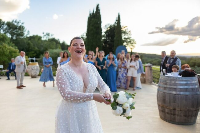 Photographe mariage lancer de bouquet Aix-en-Provence