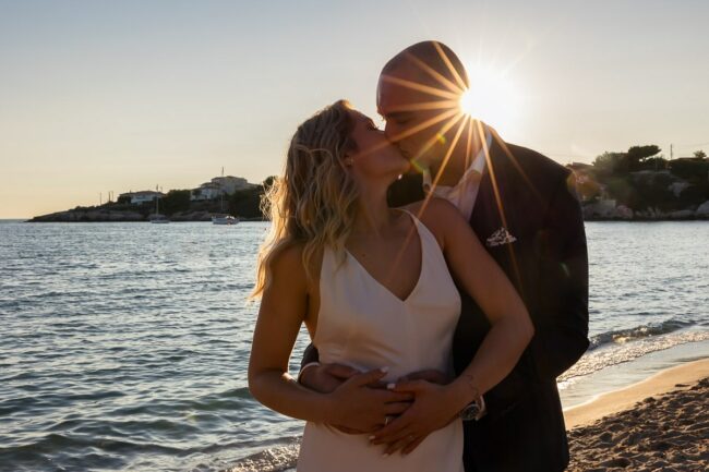 Photographe mariage lumièrede fin de journée plage Côte Bleue
