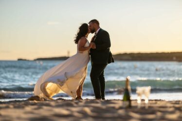 Séance photo mariage romantique plage Carry