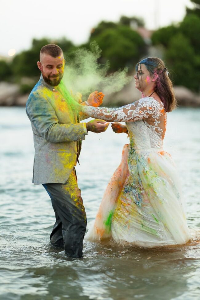Séance photo mariés lumières dorées plage Sausset