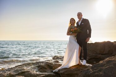 Trash the dress mariage coucher de soleil plage Ensuès