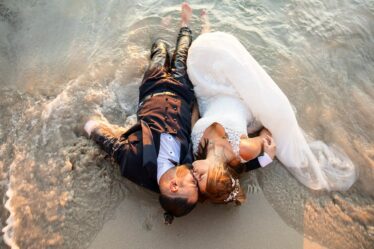 Trash the dress mariage nu-pieds plage Ensuès