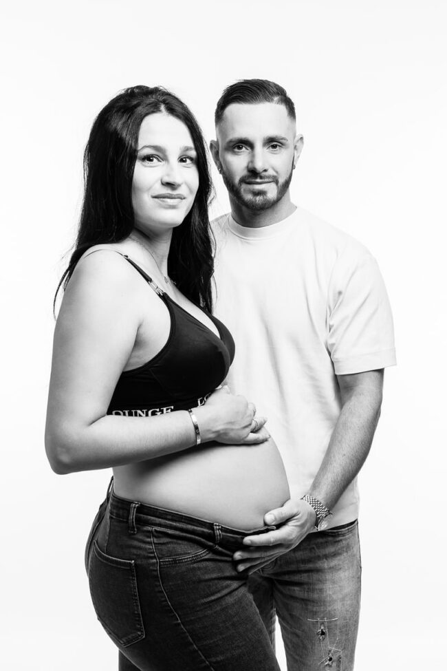 Photo grossesse studio La Fare-les-Oliviers