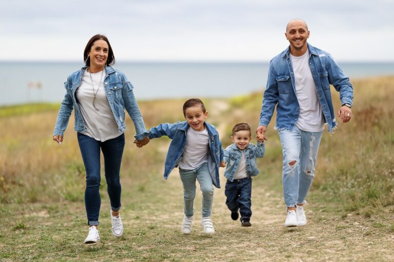 Photo de famille en extérieur à Carry-le-Rouet
