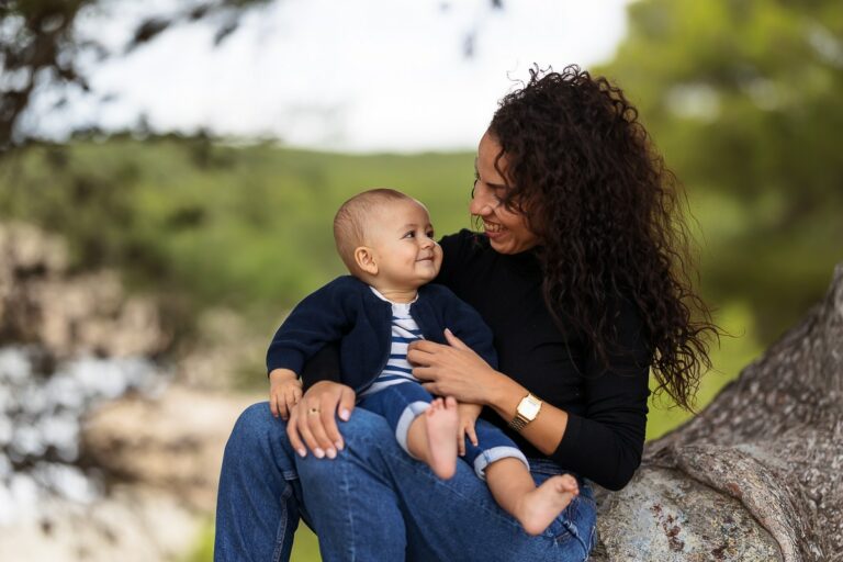 Photographe famille avec bébé à Aix