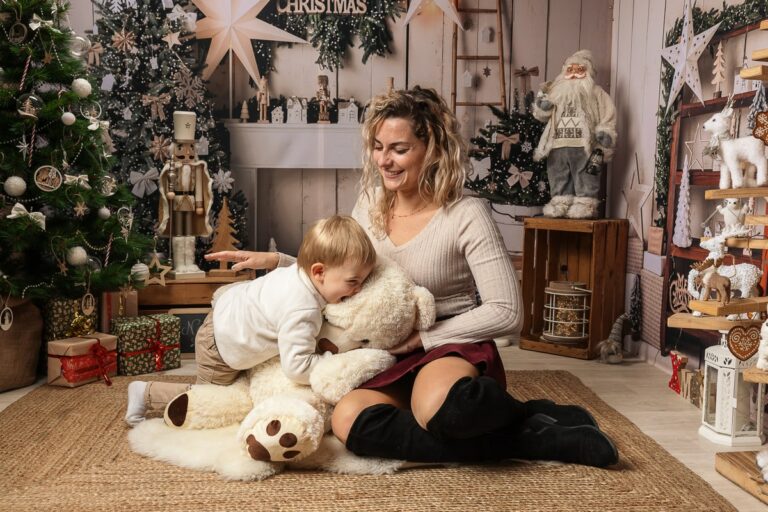 Séance photo famille en décor de Noël Aix-en-Provence